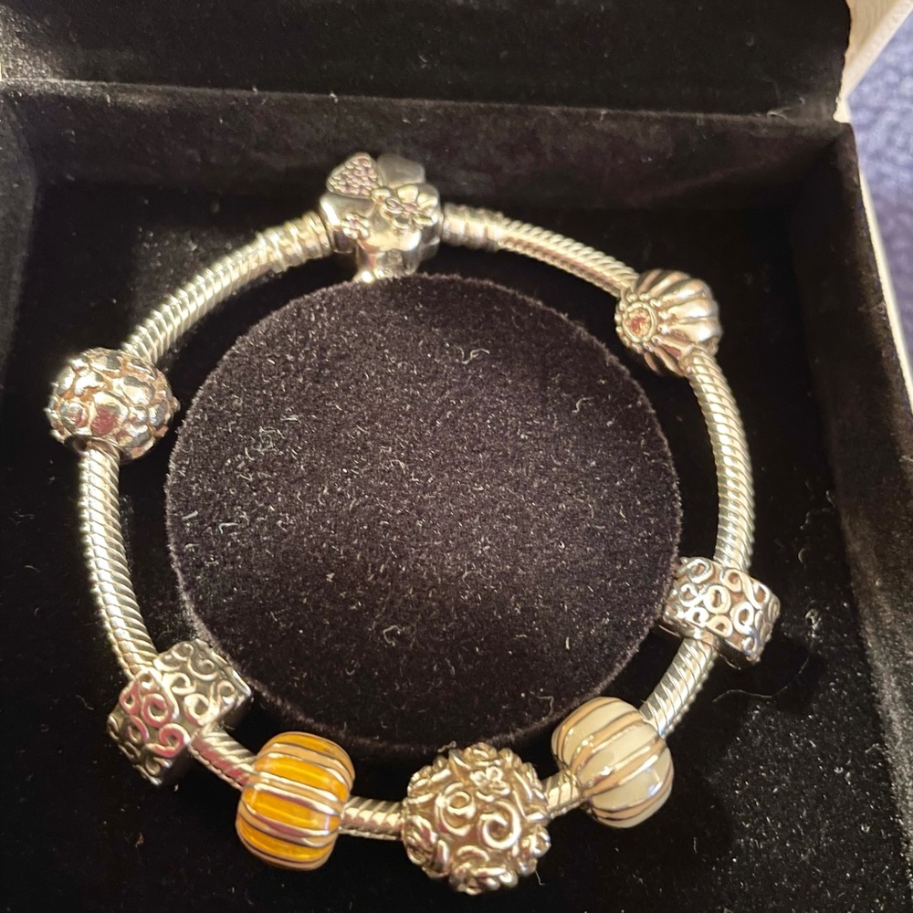 Authentic Pandora bracelet . - Picture 4 of 6